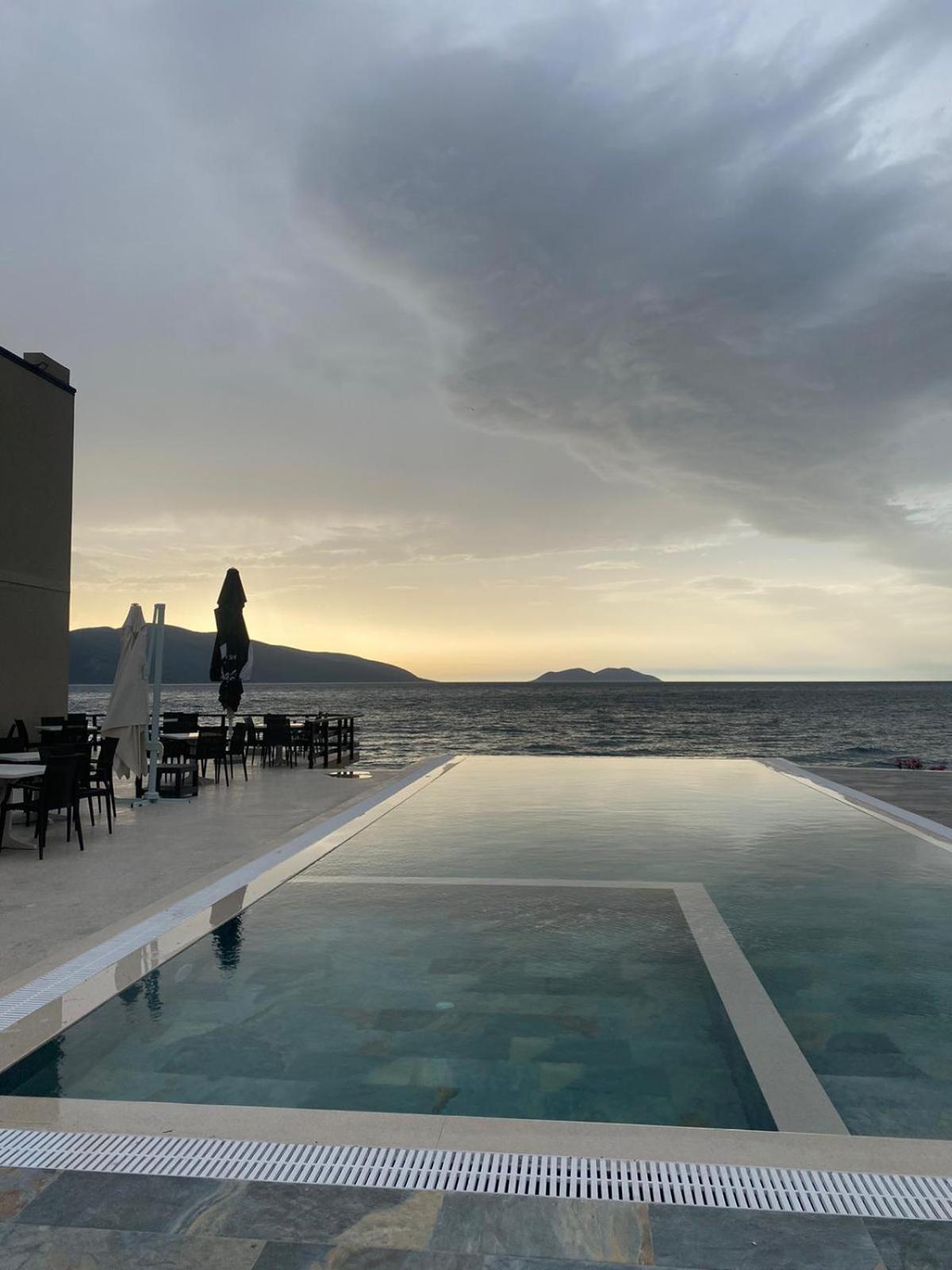 Dukes Albania Hotel Radhime Exterior photo
