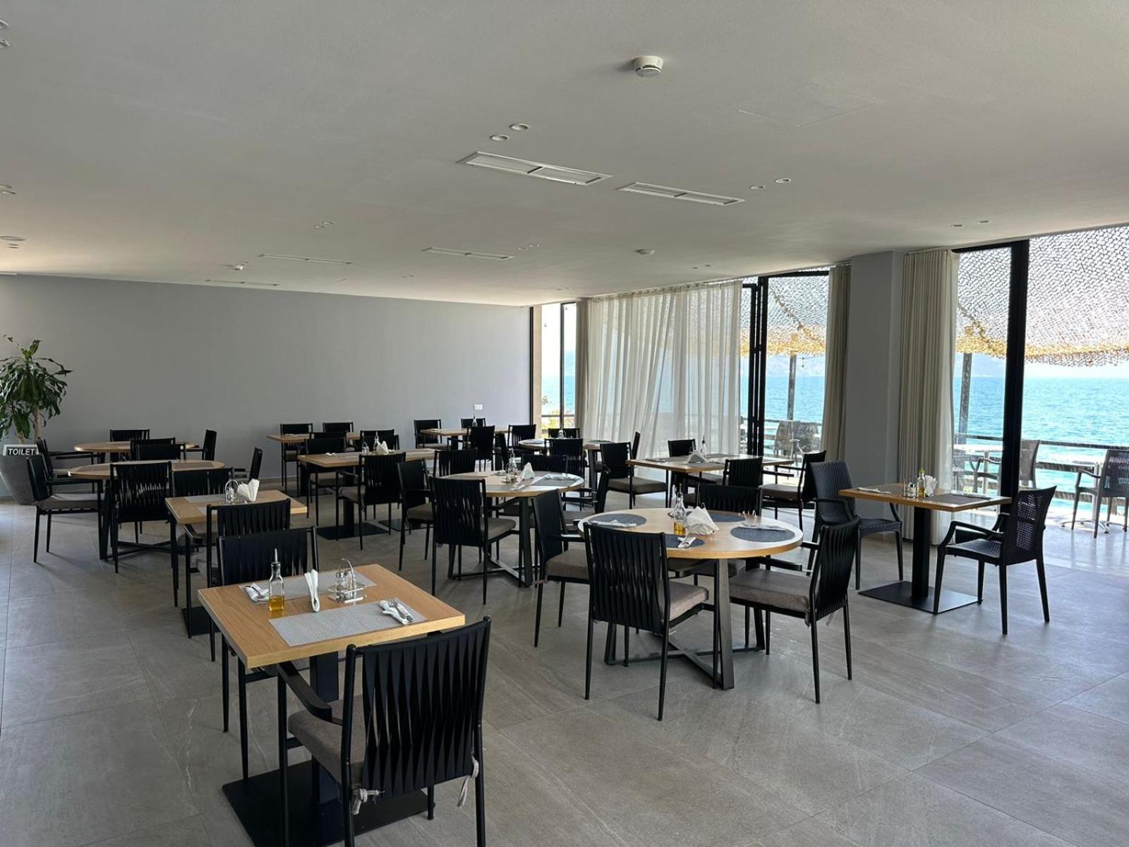 Dukes Albania Hotel Radhime Exterior photo