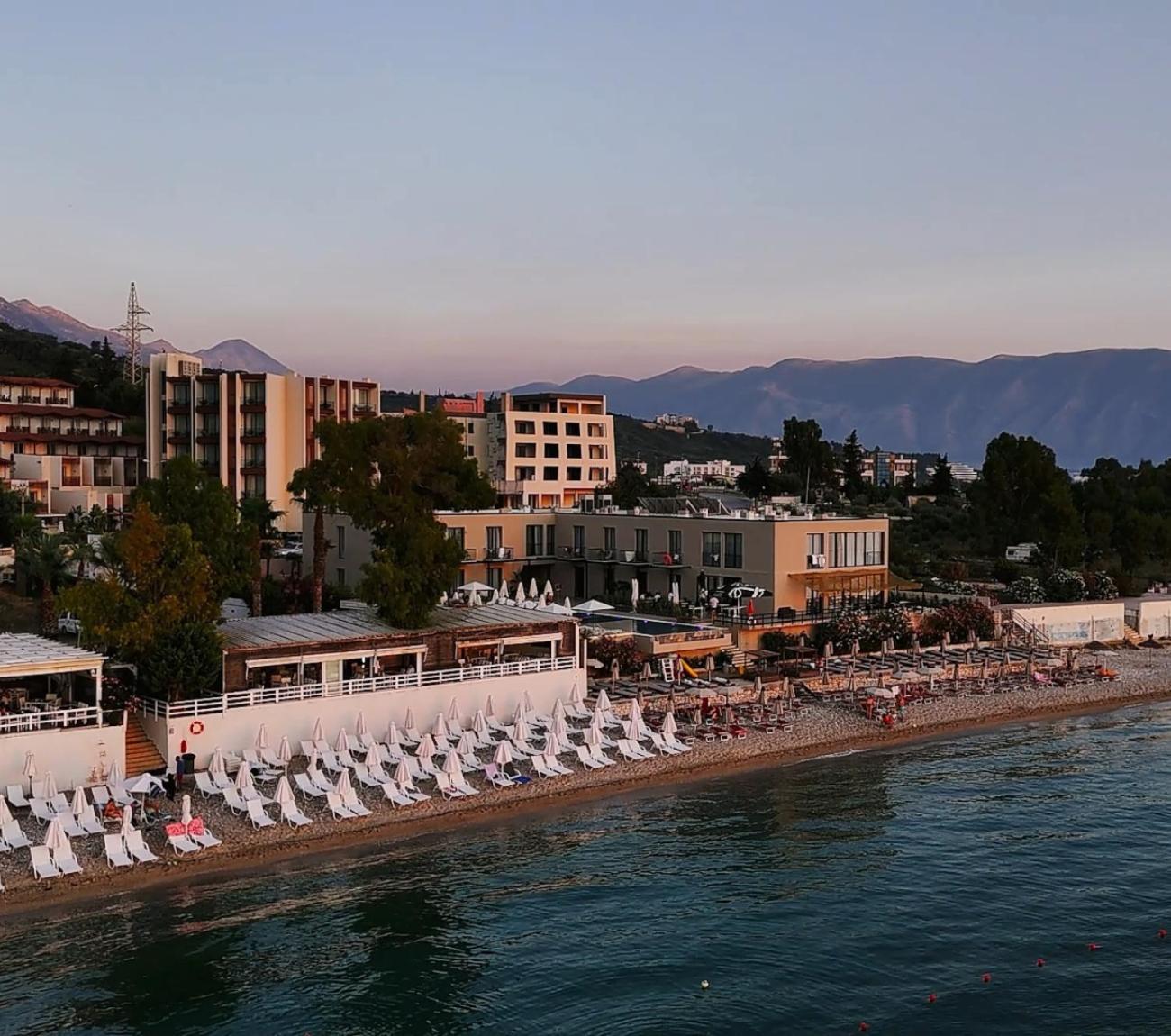 Dukes Albania Hotel Radhime Exterior photo