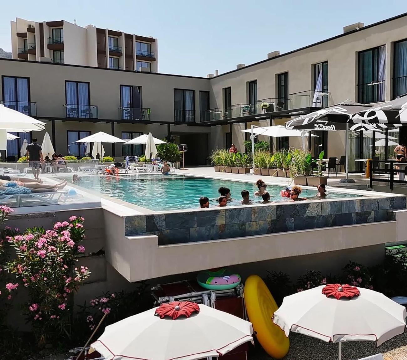 Dukes Albania Hotel Radhime Exterior photo