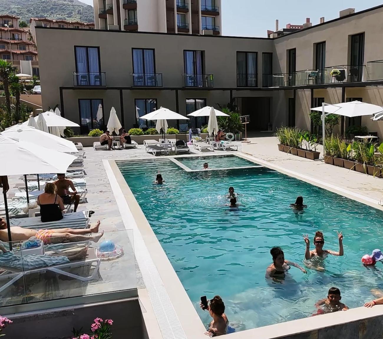 Dukes Albania Hotel Radhime Exterior photo