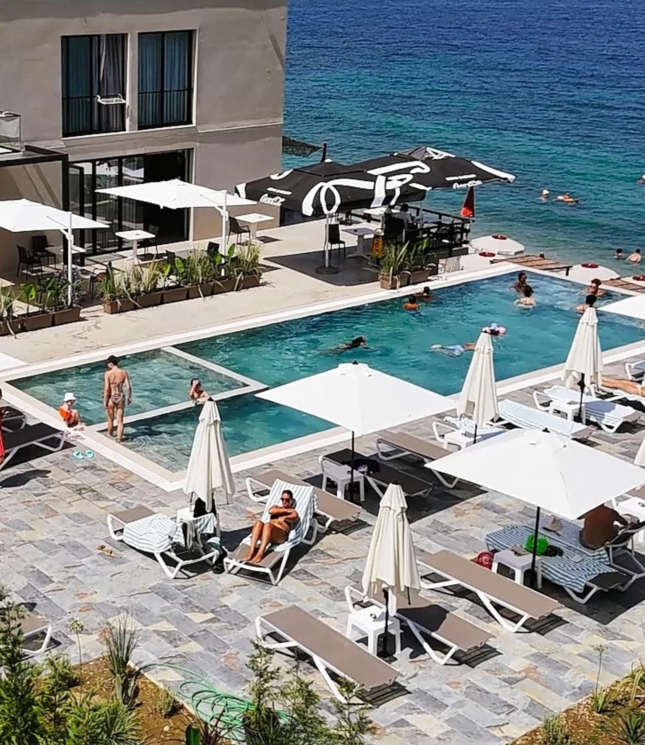 Dukes Albania Hotel Radhime Exterior photo